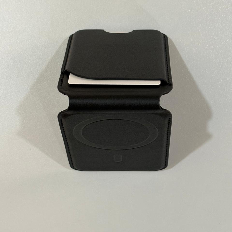 Magnetic Phone Stand & Wallet / Supports Magsafe / Black